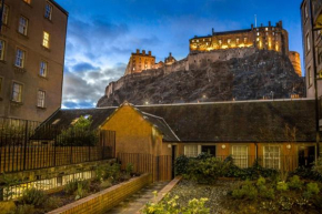 Castle view&Grassmarket studio flat with Luxury bathroom